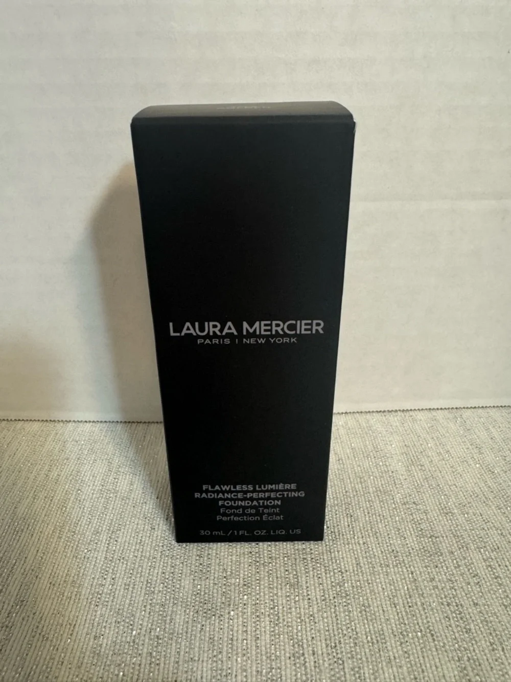 laura mercier Flawless Lumière Foundation — Golden (3W2)
